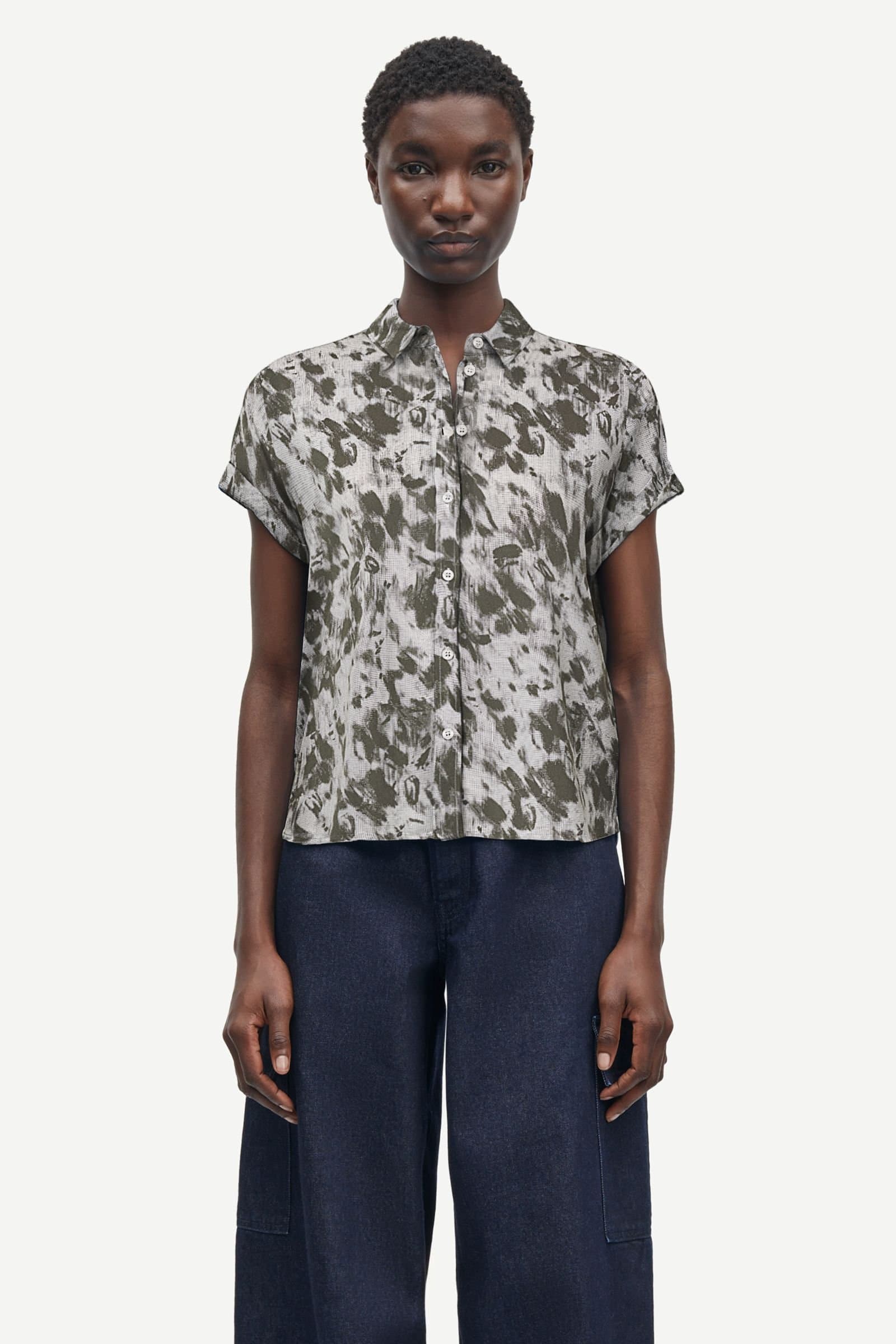 Majan ss shirt 9942 Blurred Flower Beluga