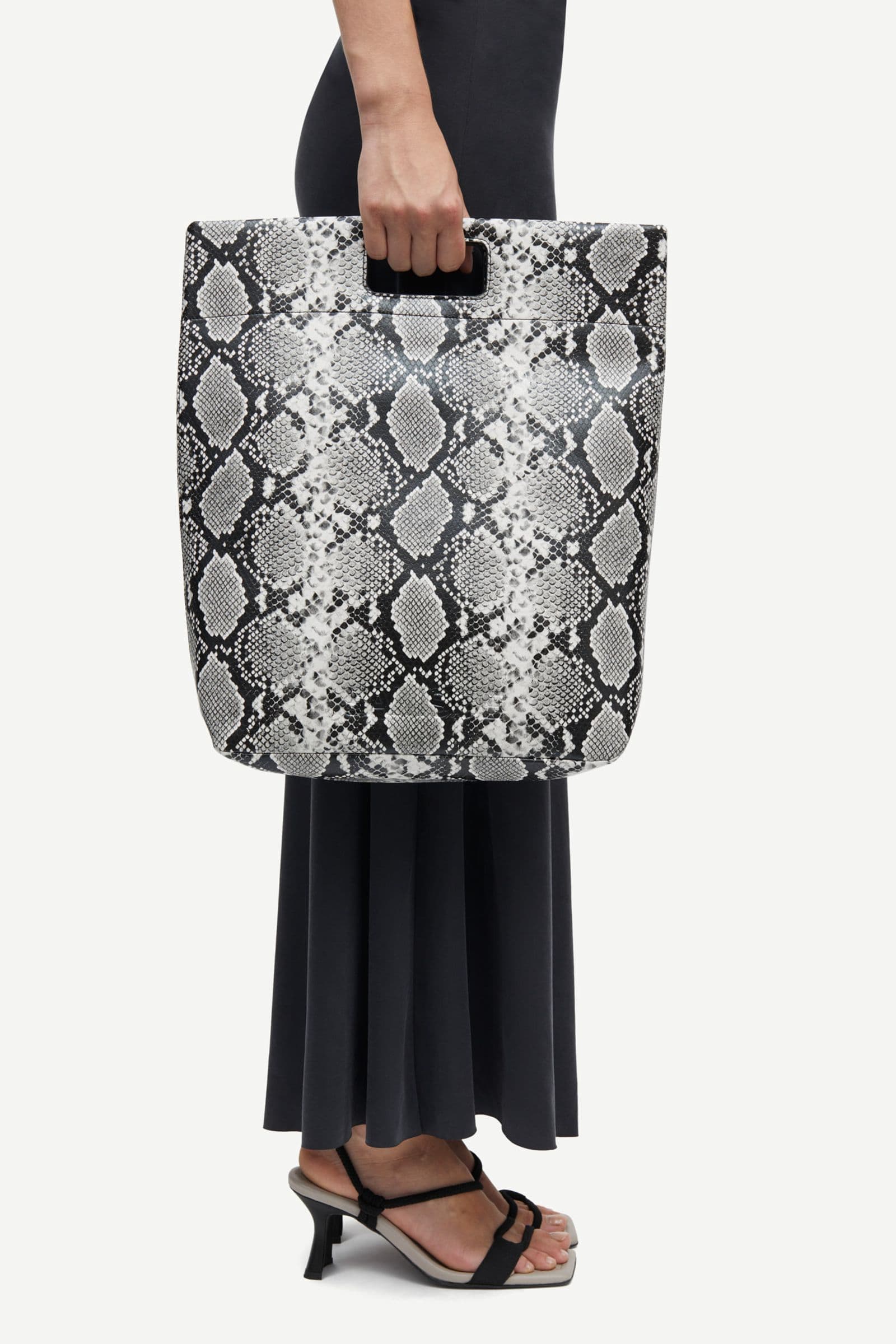 Sajennie tote bag 15682 Black White Snake