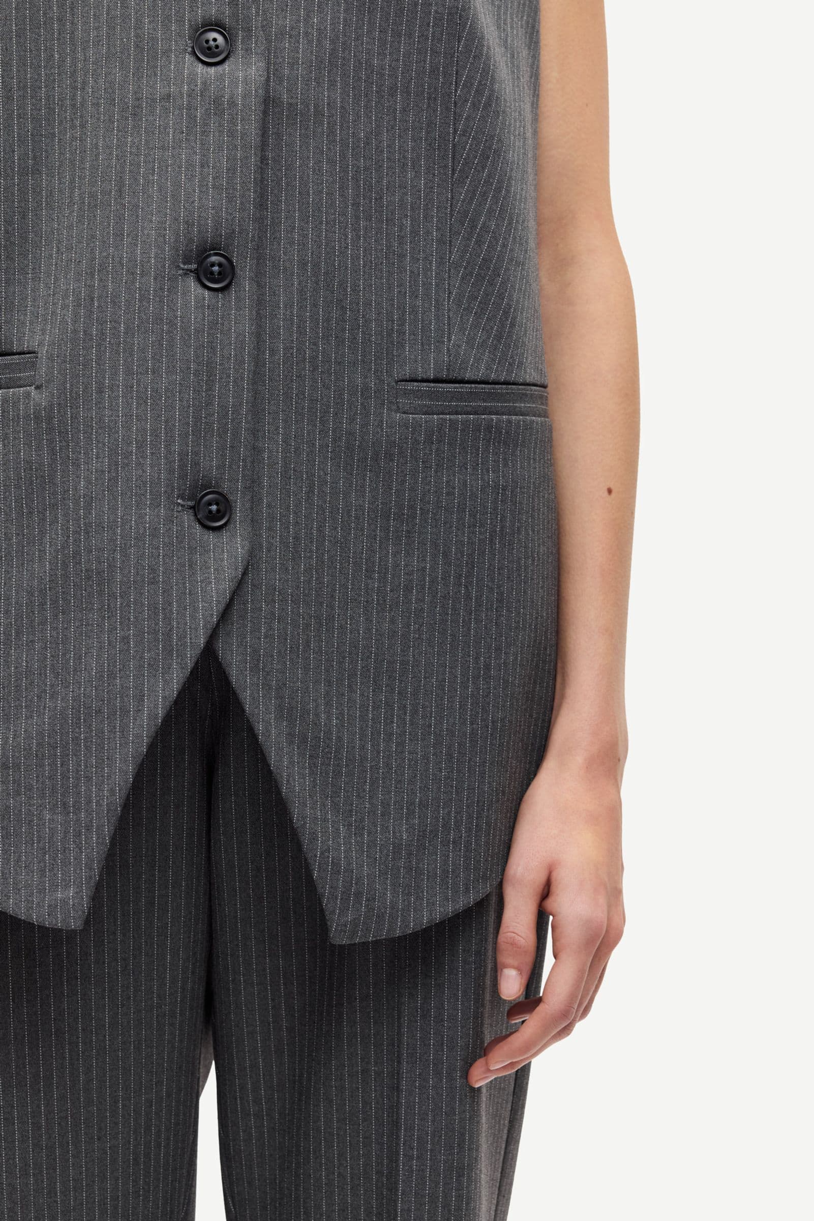 Saleni vest 15496 Dark Gull Gray Pinstripe