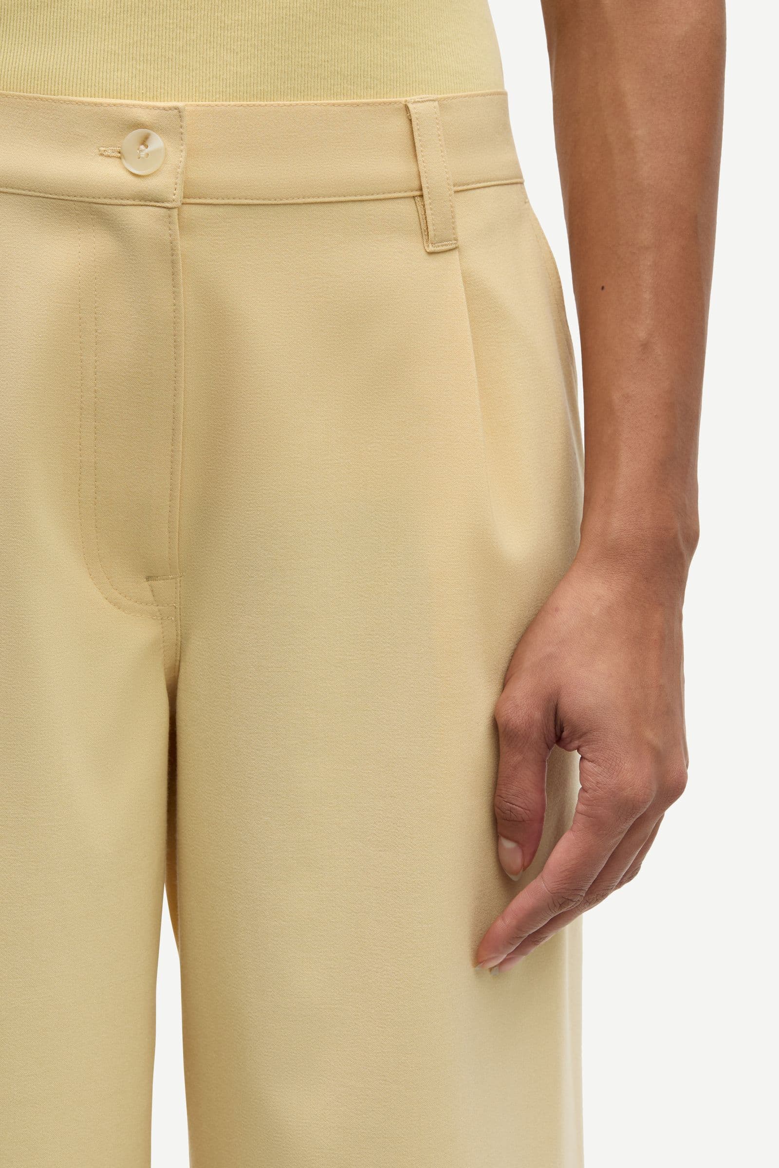Saharper pleat shorts 16054 STRAW