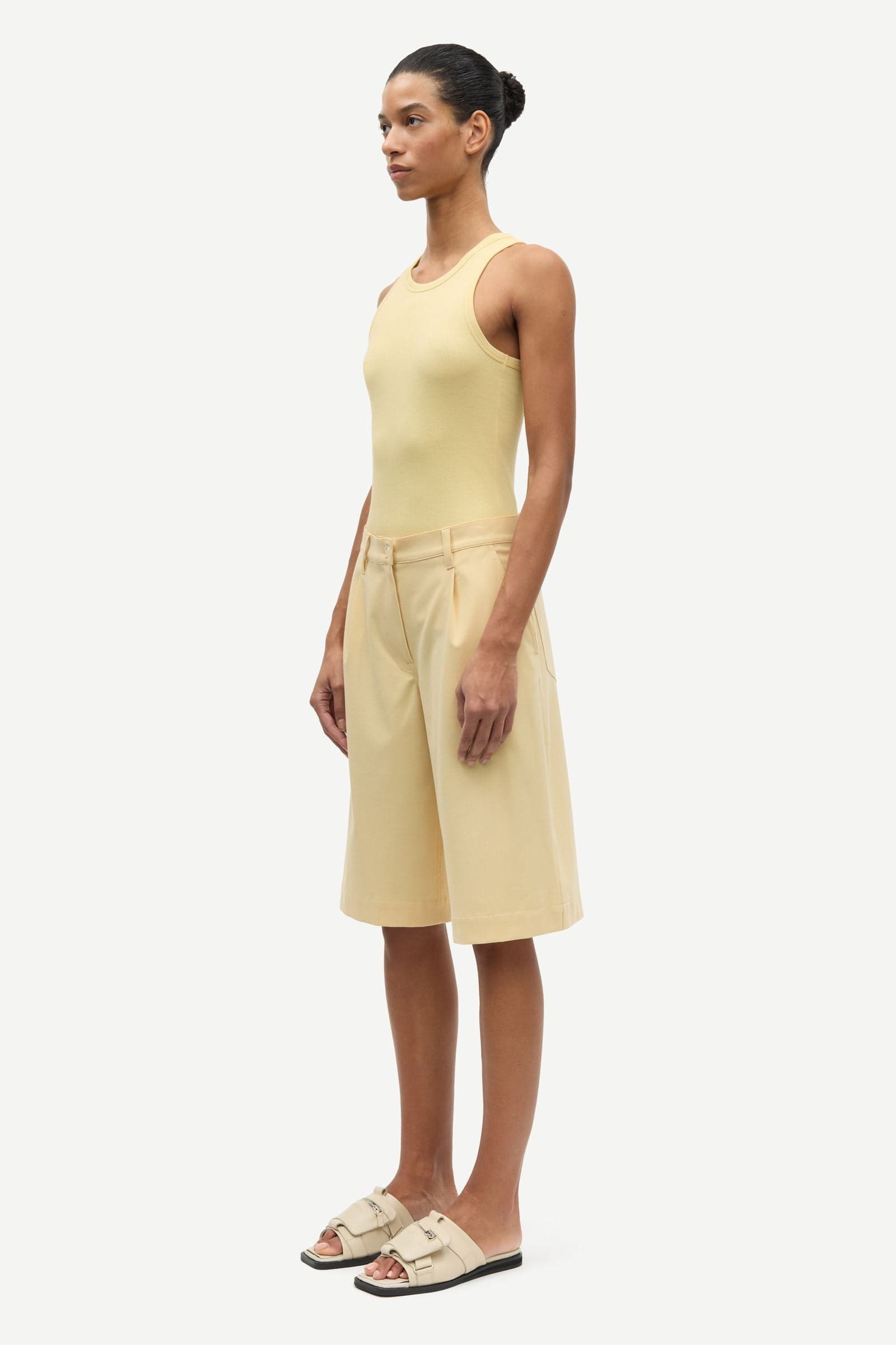 Saharper pleat shorts 16054 STRAW