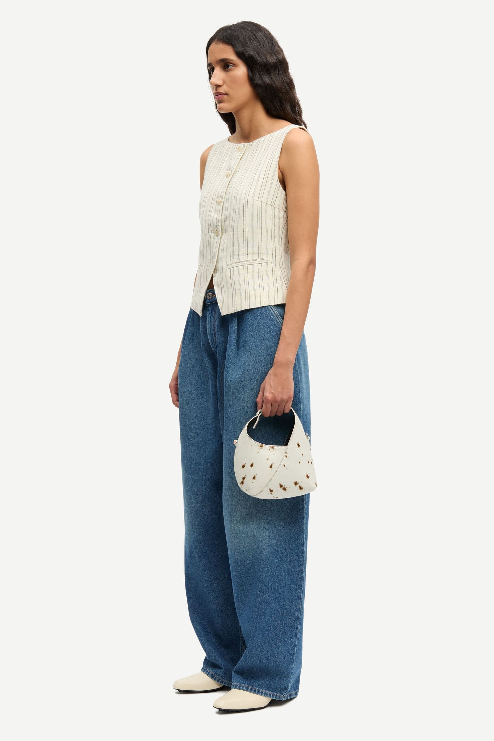 Saloves vest 14329 Bone St.